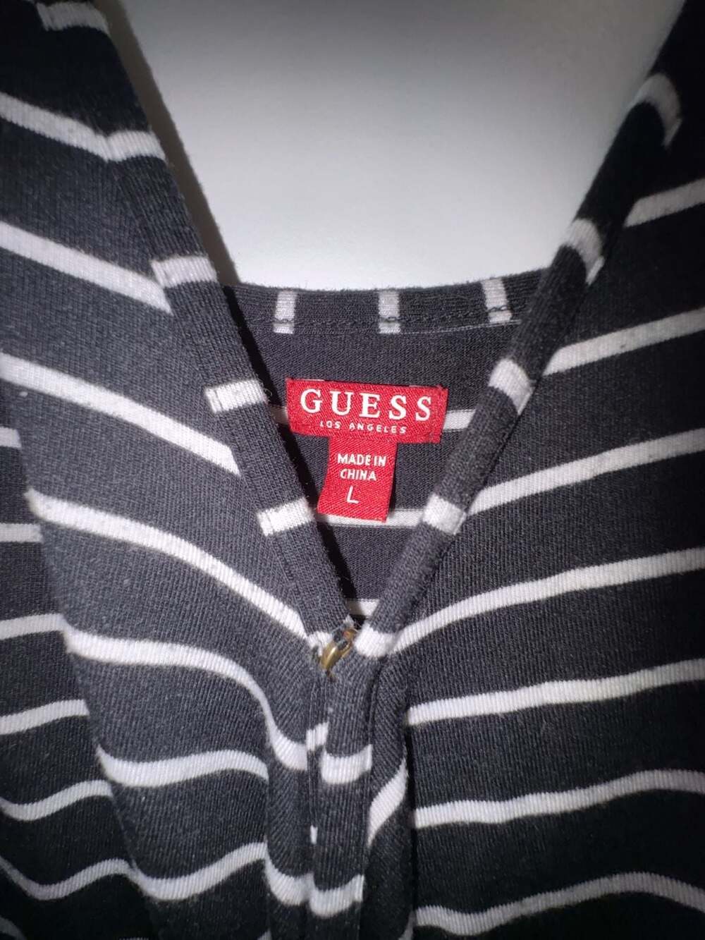 Guess - Picture 3 of 4